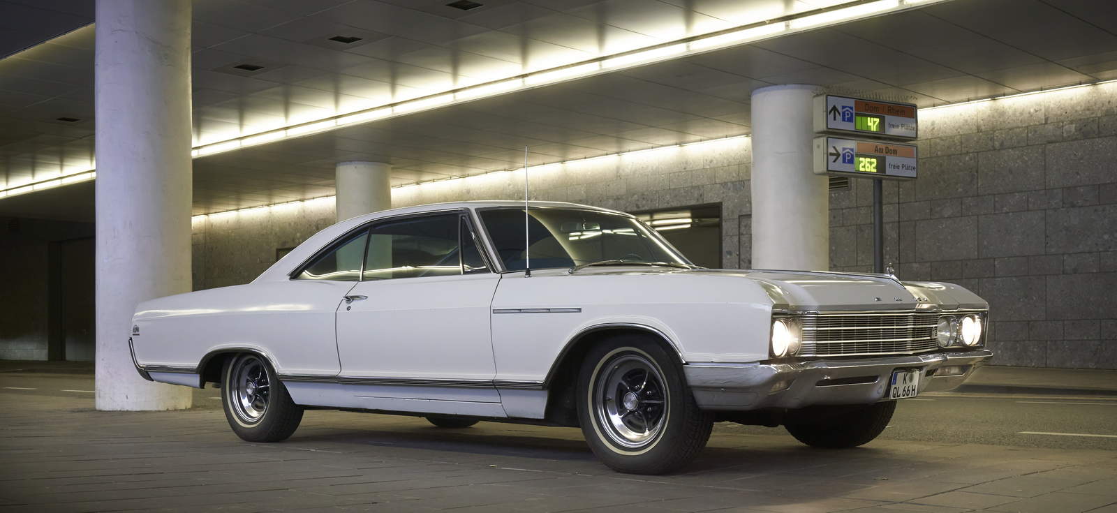 Buick Le Sabre 400 Köln bei Nacht